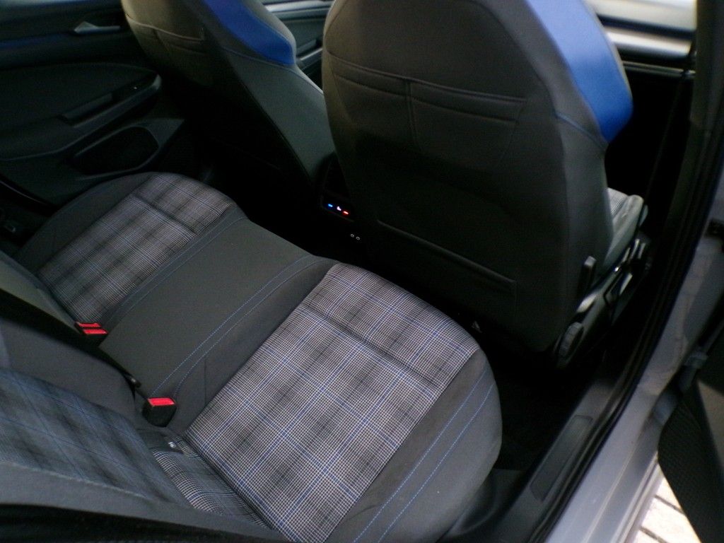 Fahrzeugabbildung Volkswagen Golf VIII 1,4 GTE DSG *LEDMatrix*NAVI*DigitalCoc