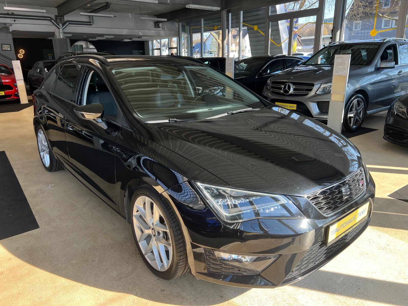 Fahrzeugabbildung SEAT Leon ST FR *LED*NAVI*BLUETOOTH*SITZHEIZUNG*