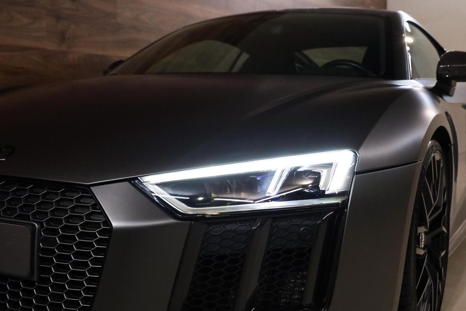 AUDI R8 5.2 V10 FSI QUATTRO