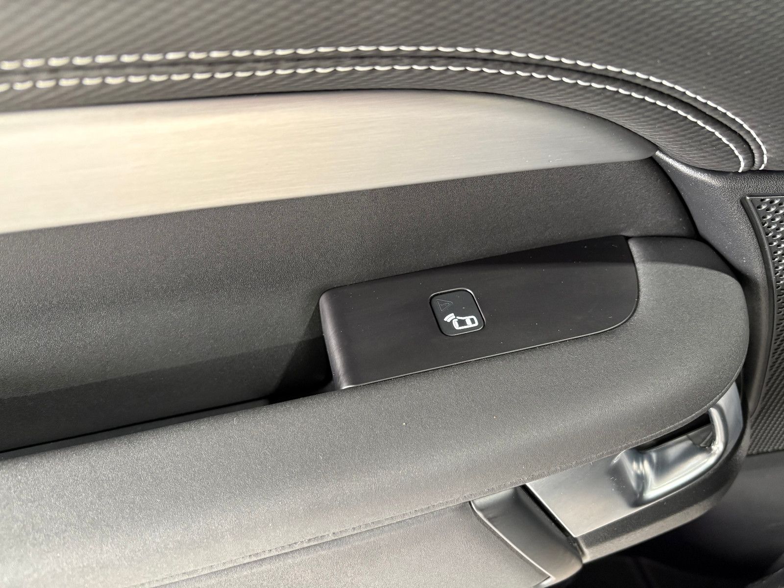 Fahrzeugabbildung Land Rover Discovery 5 R-Dynamic HSE D250 c AWD/PANO/MEMORY