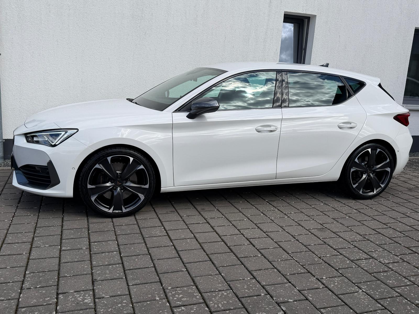 Cupra Leon 2.0 TSI DSG VZ (ACC,19",Kam.,SH,5/150)