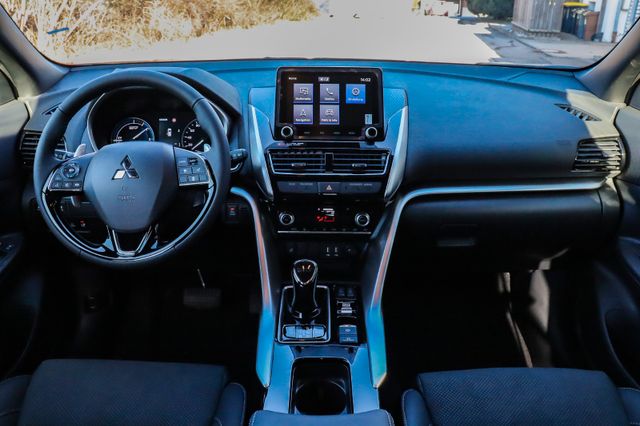 Fahrzeugabbildung Mitsubishi Eclipse Cross 2.4 PHEV Plus SELECT 4WD LAGERWARE