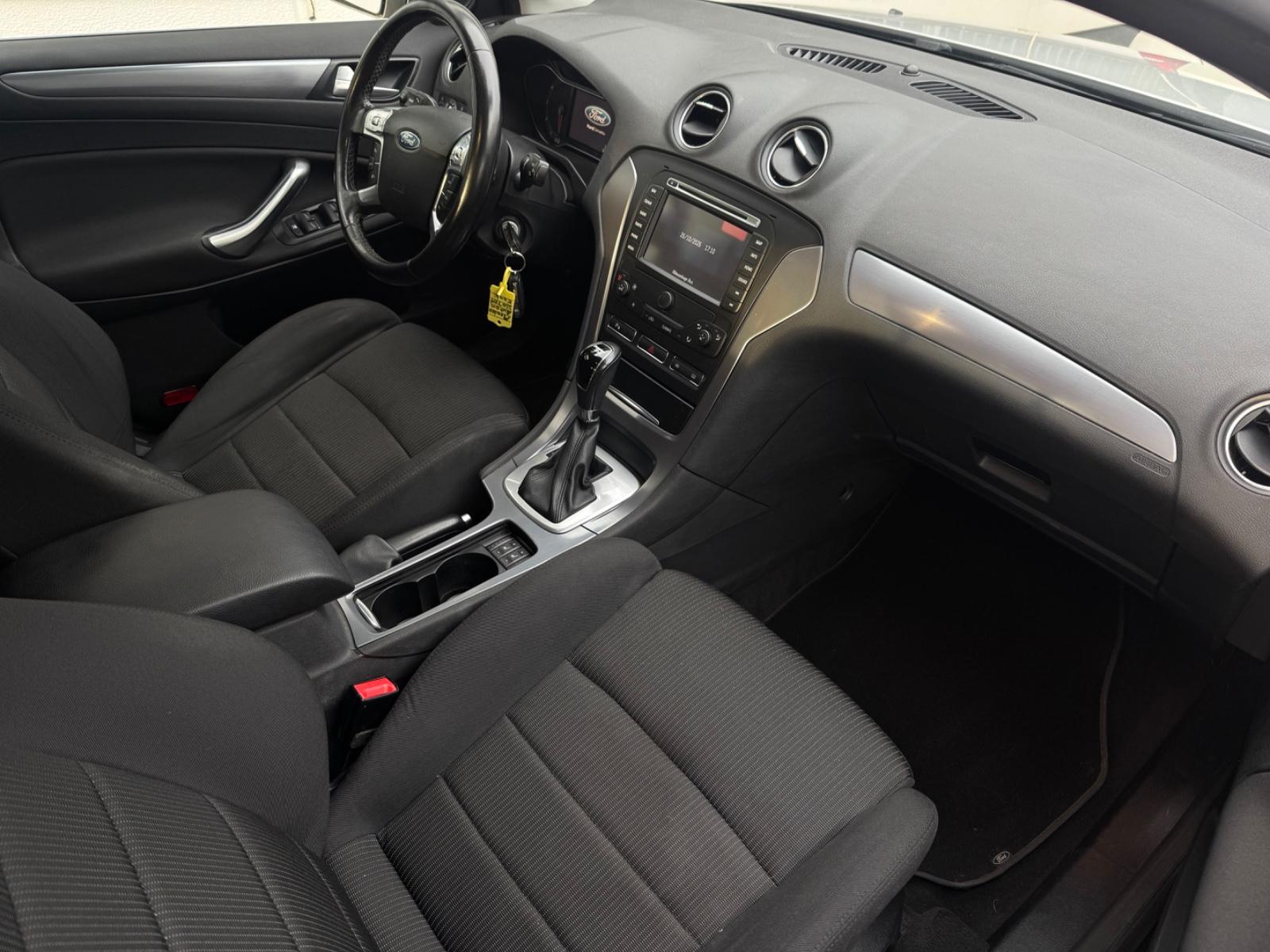 Ford Mondeo 2012 — photo 17
