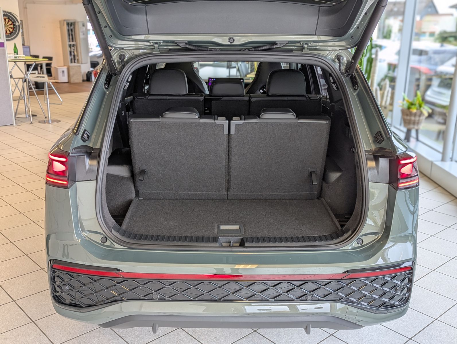 VW Tayron 2.0TDI 4M R-Line Launch Pano Black AHK 20 - Image 20