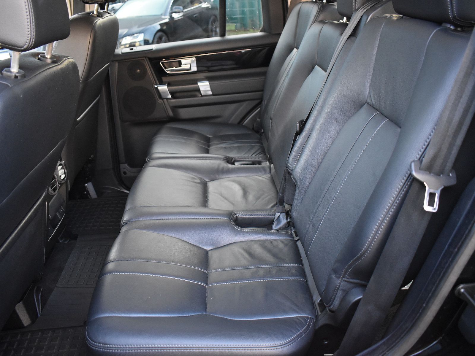 Fahrzeugabbildung Land Rover Discovery SDV6 HSE MOTORSCHADEN 7 SITZE PANO AHK