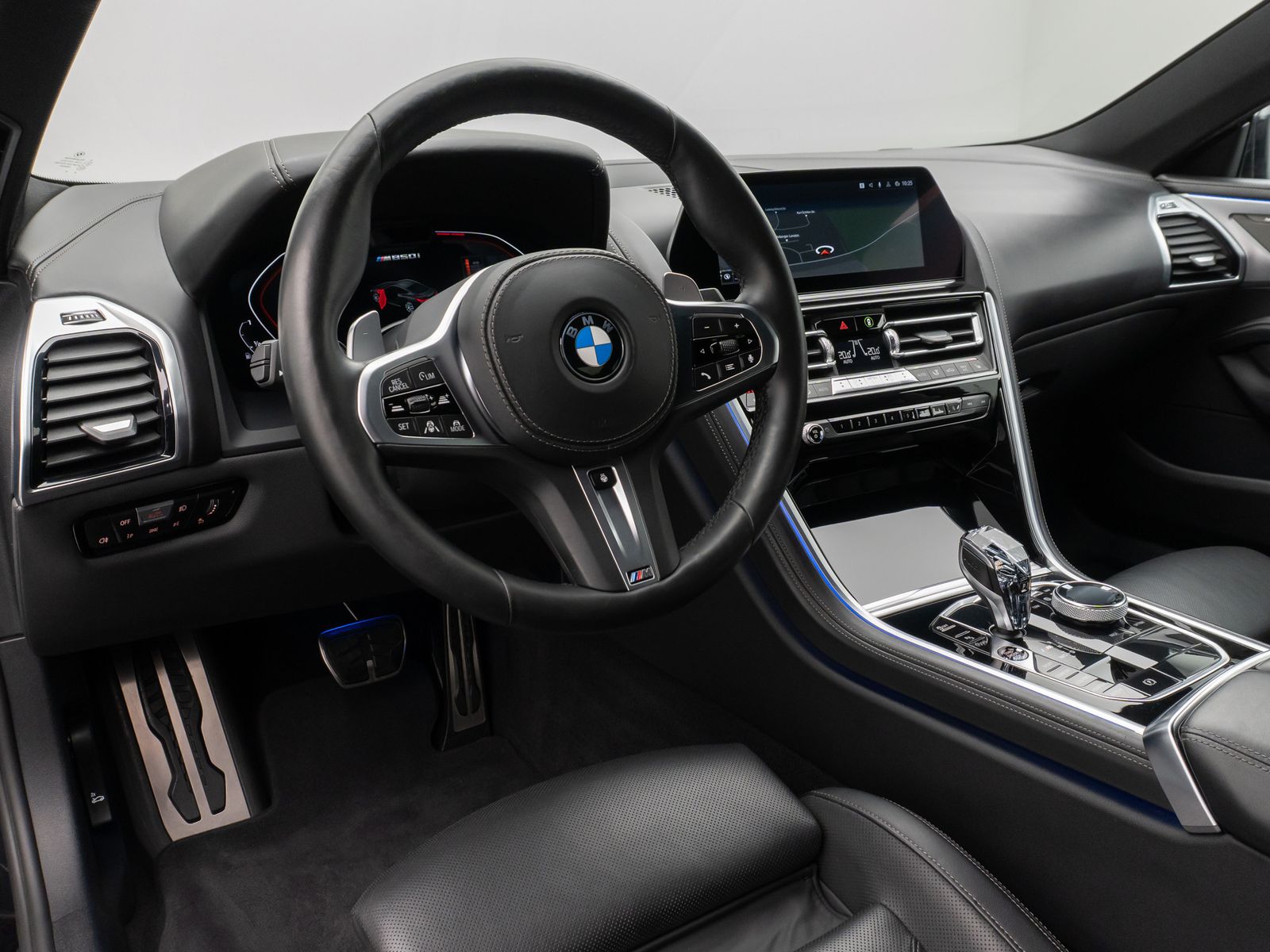 Fahrzeugabbildung BMW M850i xD Kamera HUD DAB H/K ACC SoftCl DisplKey