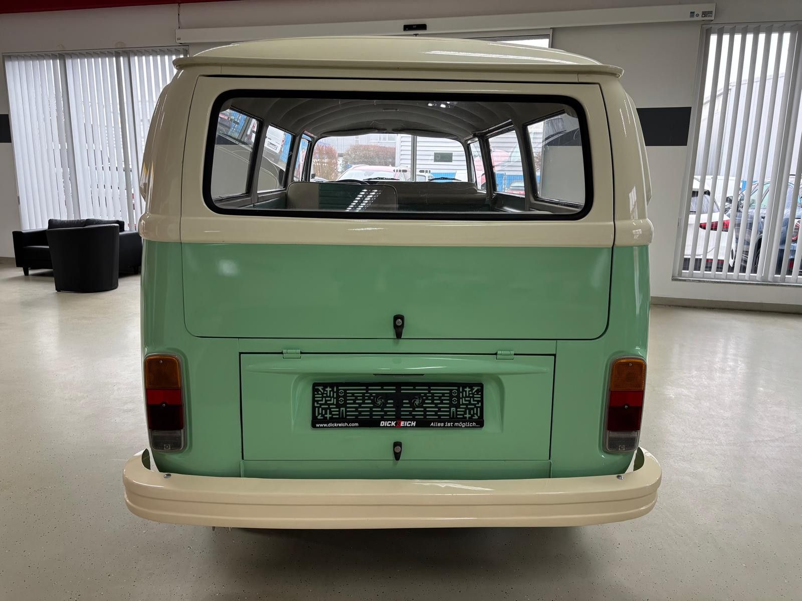 Fahrzeugabbildung Volkswagen T2 Fensterbus 9 Sitzer H-Zulassung frame off