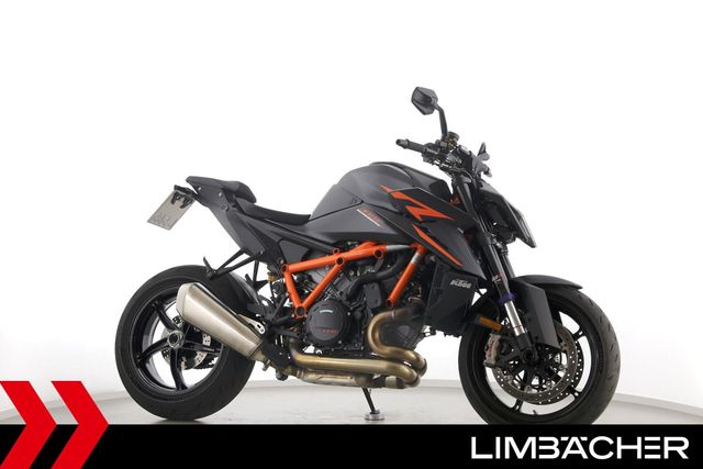 KTM 1390 SUPER DUKE R EVO - 1. HAND, HECKUMBAU