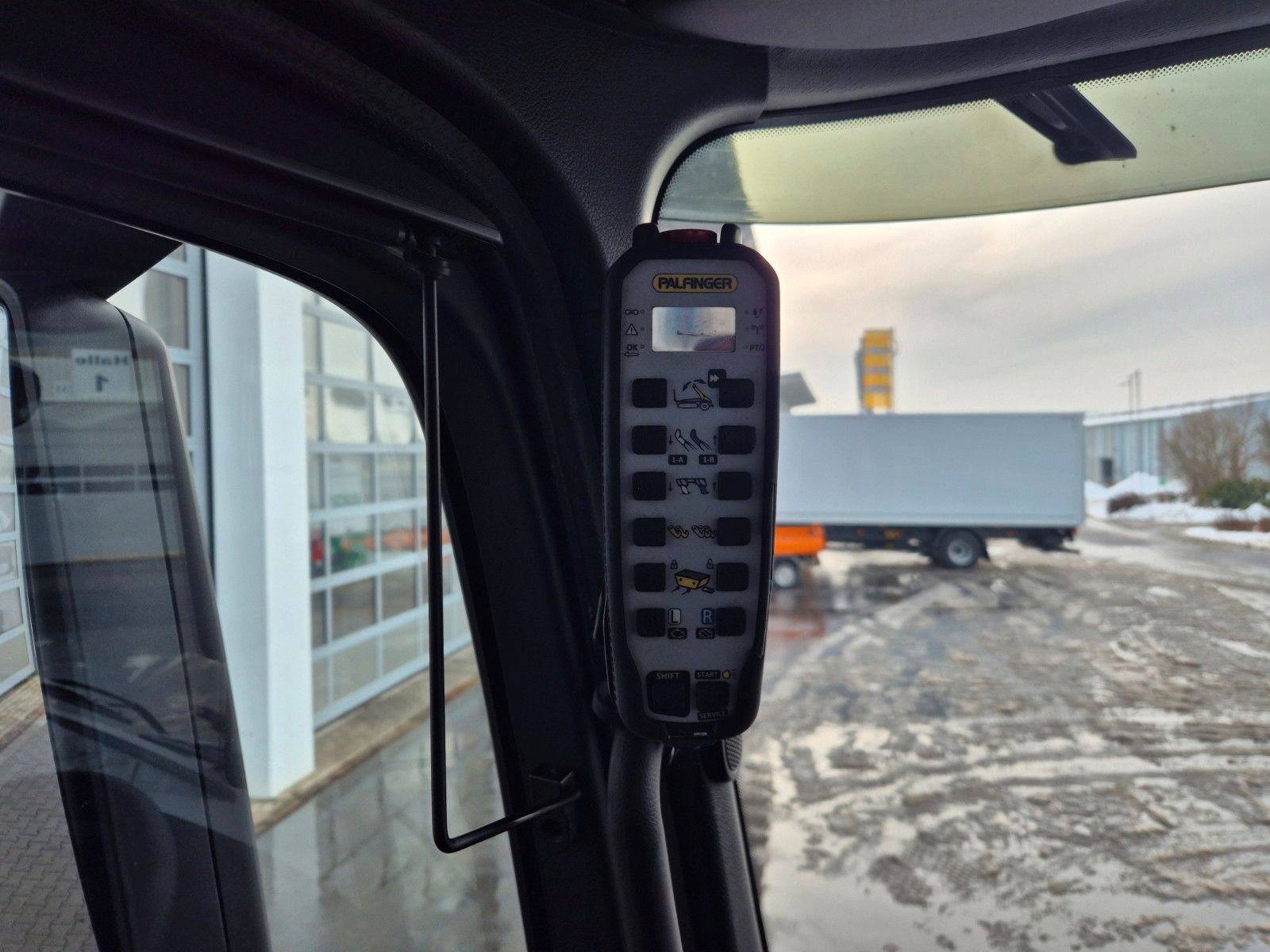 Fahrzeugabbildung Mercedes-Benz Arocs 1832 K 4x2 Palfinger PST14 TEC-25 Funk AHK