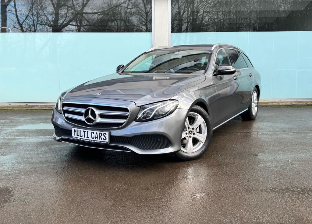 Image of Mercedes-Benz E 200