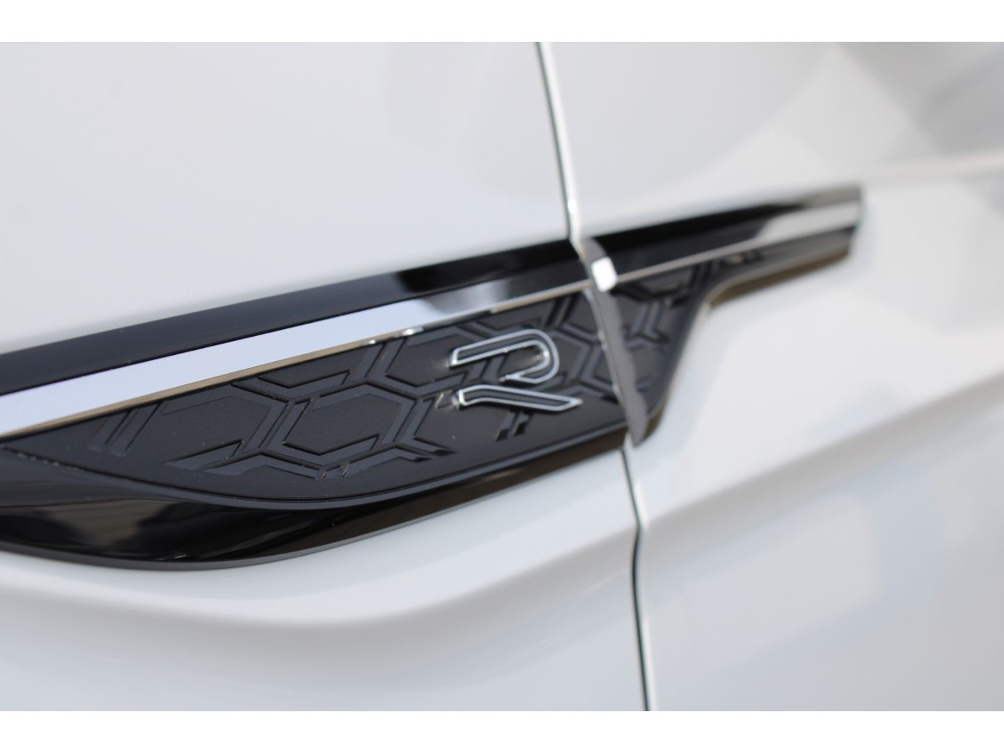Fahrzeugabbildung Volkswagen Taigo 1.0 TSI R-Line LED ACCSHZ OPF Sportpaket N