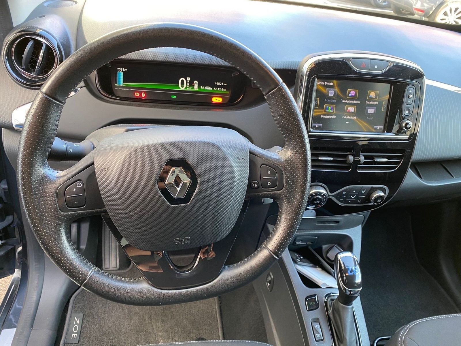 Fahrzeugabbildung Renault ZOE Life R110 Z.E 40 EPH (Batt.-miete)