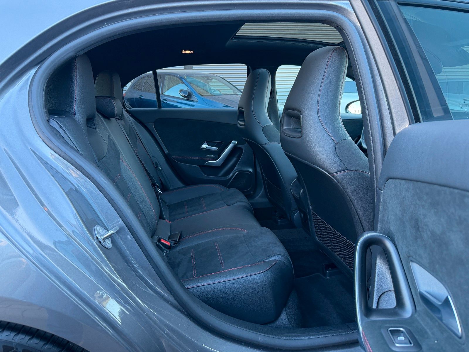 Fahrzeugabbildung Mercedes-Benz A 180 AMG Night+Pano+LED+Carplay