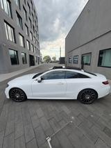Mercedes-Benz E 300 d Autom. -AMG-LINE*PANO*360KAM* - Mercedes-Benz E 300 in Frankfurt (Main)