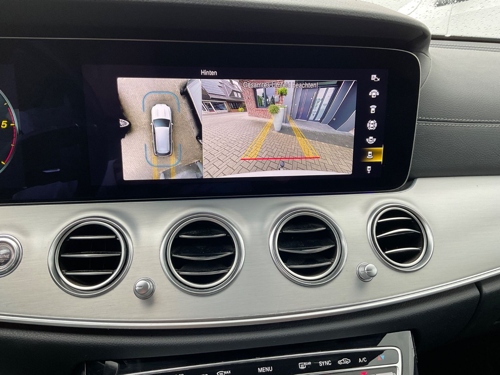 Fahrzeugabbildung Mercedes-Benz E 220 d T 4M,AMG, Memory,Kamera,AHK,Burmester