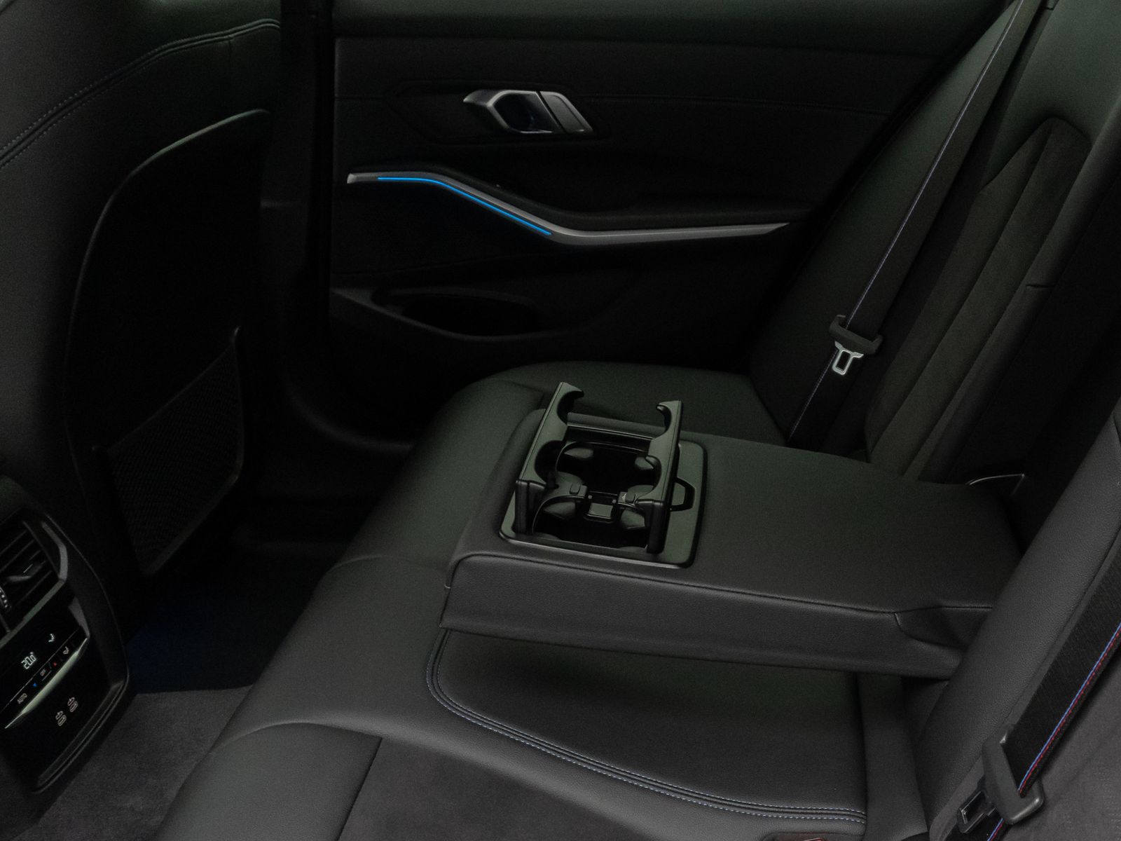 Fahrzeugabbildung BMW 330e M Sport DAB FernlichtAs HiFi Cockpit+19Zoll