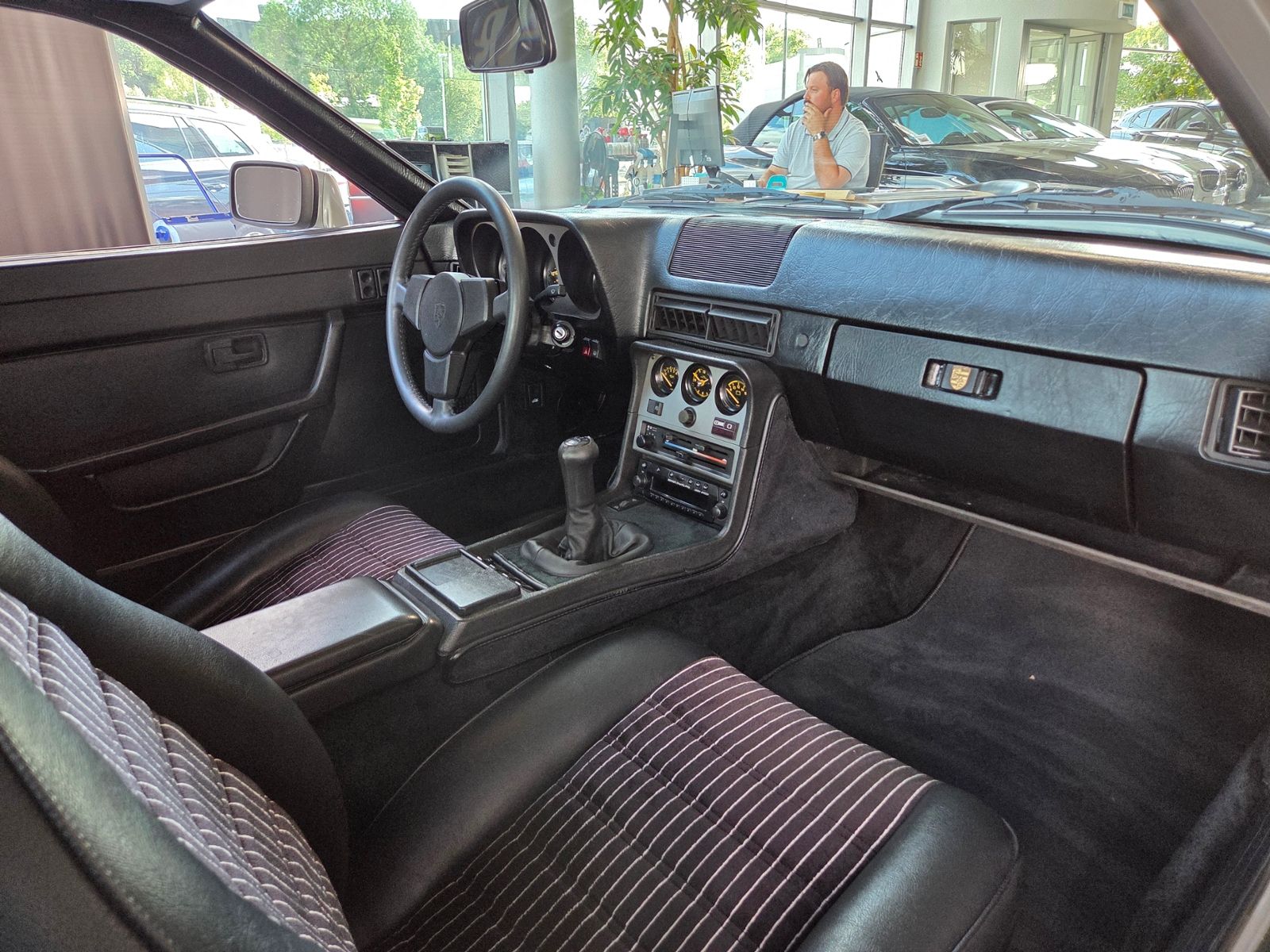 Fahrzeugabbildung Porsche 944 Basis Coupe DEUTSCHES FAHRZEUG H-KENNZEICHEN