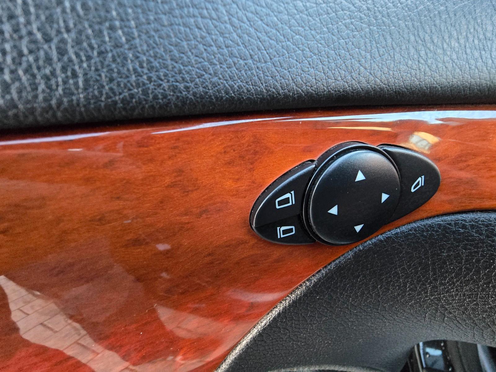 Mercedes-Benz E200 2009 — photo 12