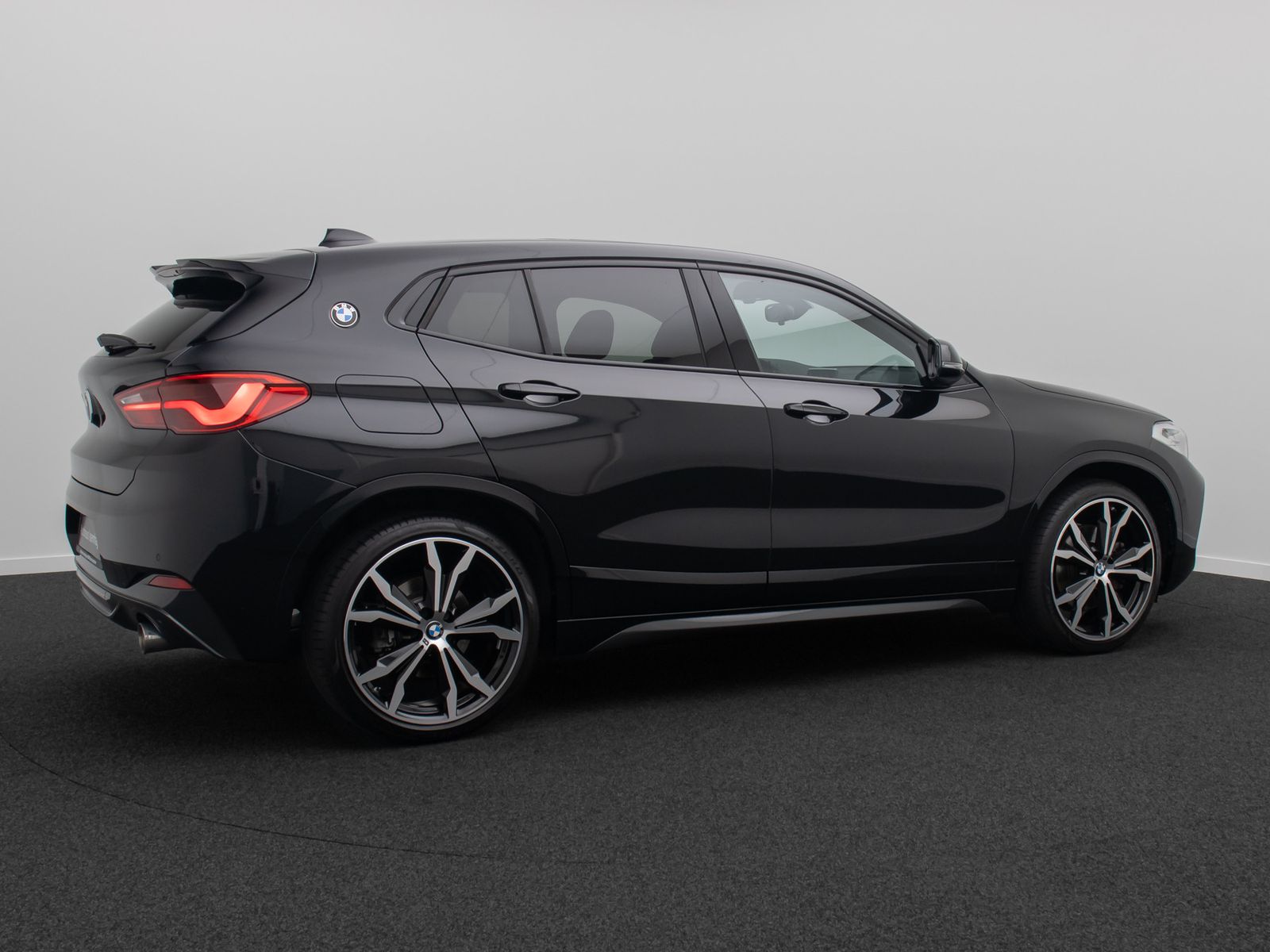 Fahrzeugabbildung BMW X2 sD20i M Sport Kamera HUD Panorama Alarm 20"
