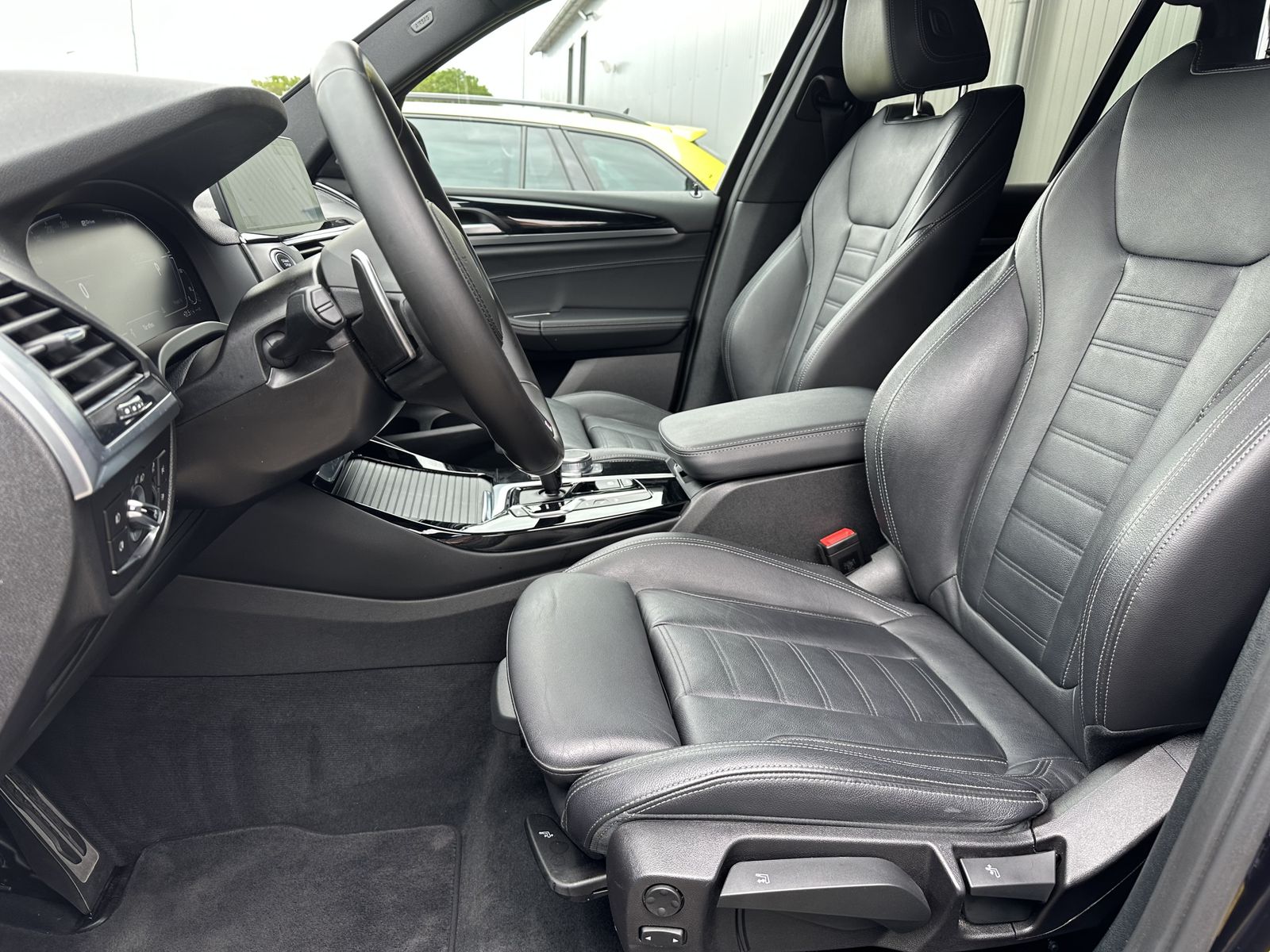 Fahrzeugabbildung BMW X3 xDrive30e M-Sport NAV+LED+H&K+21ZOLL+WLAN+VC