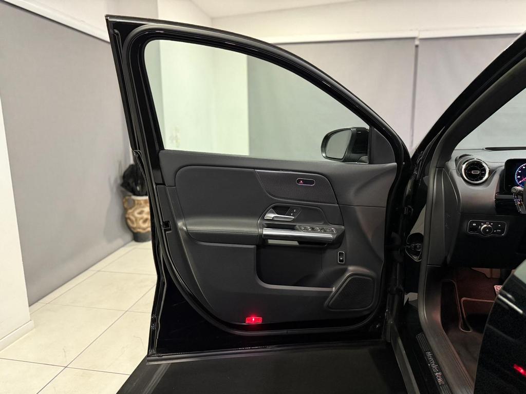 Mercedes-Benz GLA 220