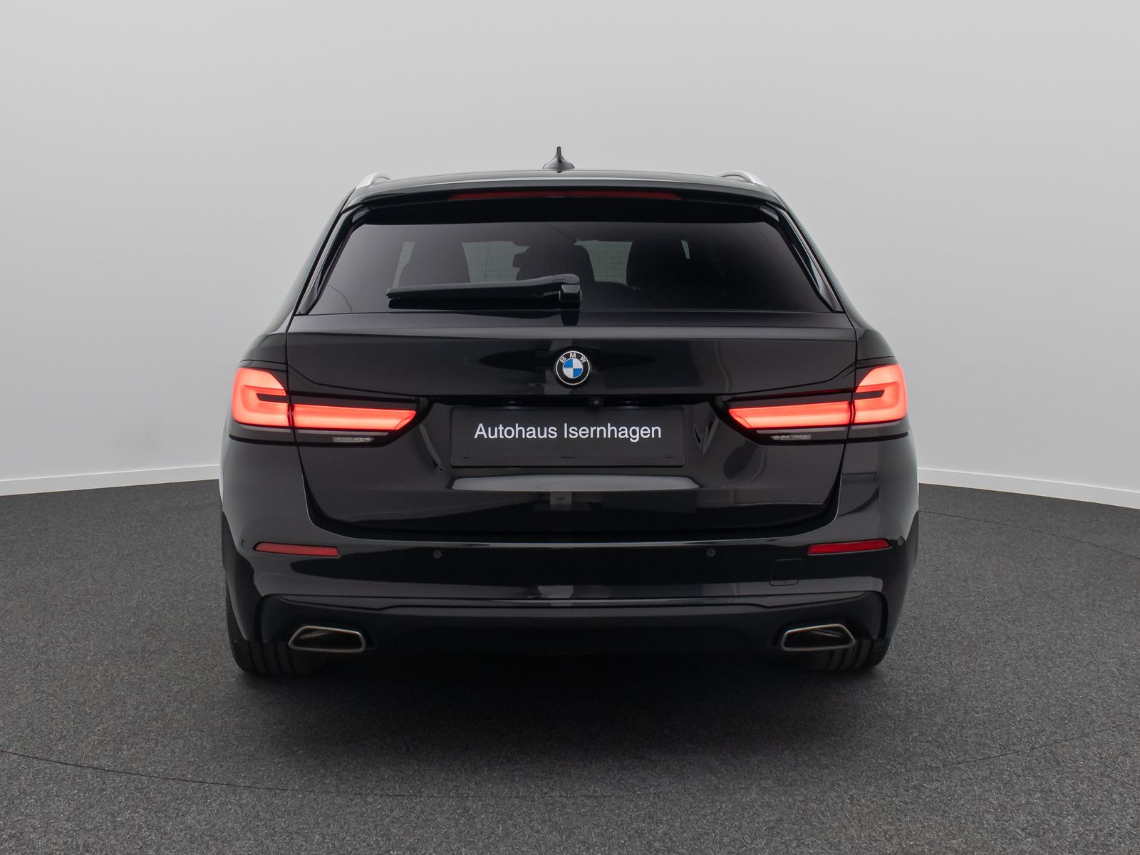 Fahrzeugabbildung BMW 530d xD Alarm HUD DAB Kamera DisplayKey Panorama