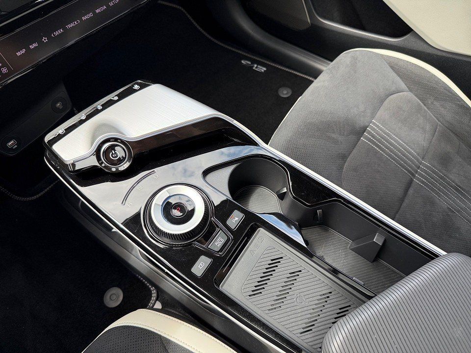Fahrzeugabbildung Kia EV6 77kWh GT-LINE 4WD PANO AVILOO-98% ASS/DESI-P