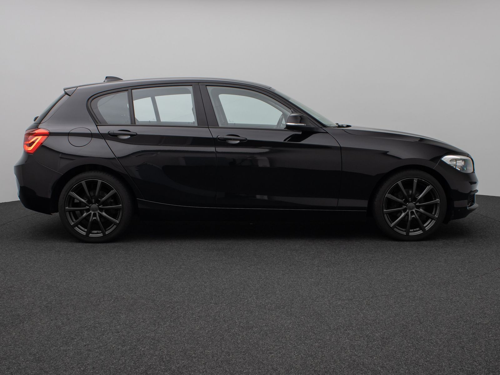 Fahrzeugabbildung BMW 118i  Sitzheizung PDChint Geschwindigkeitsreg