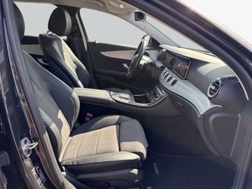 Mercedes E 220 - 12