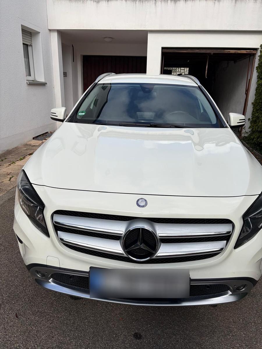 Mercedes-Benz GLA 200