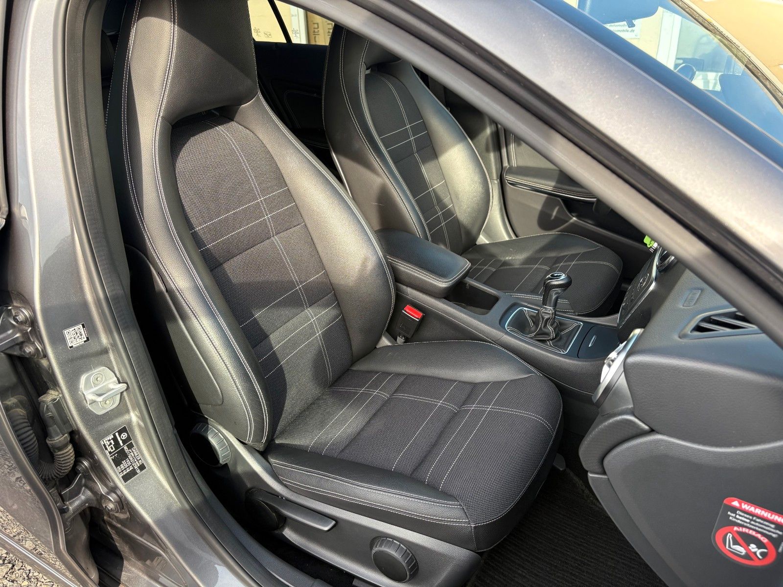 Fahrzeugabbildung Mercedes-Benz A 200 BE Xenon Leder PDC SPORTSITZE 2.HAND SHZ