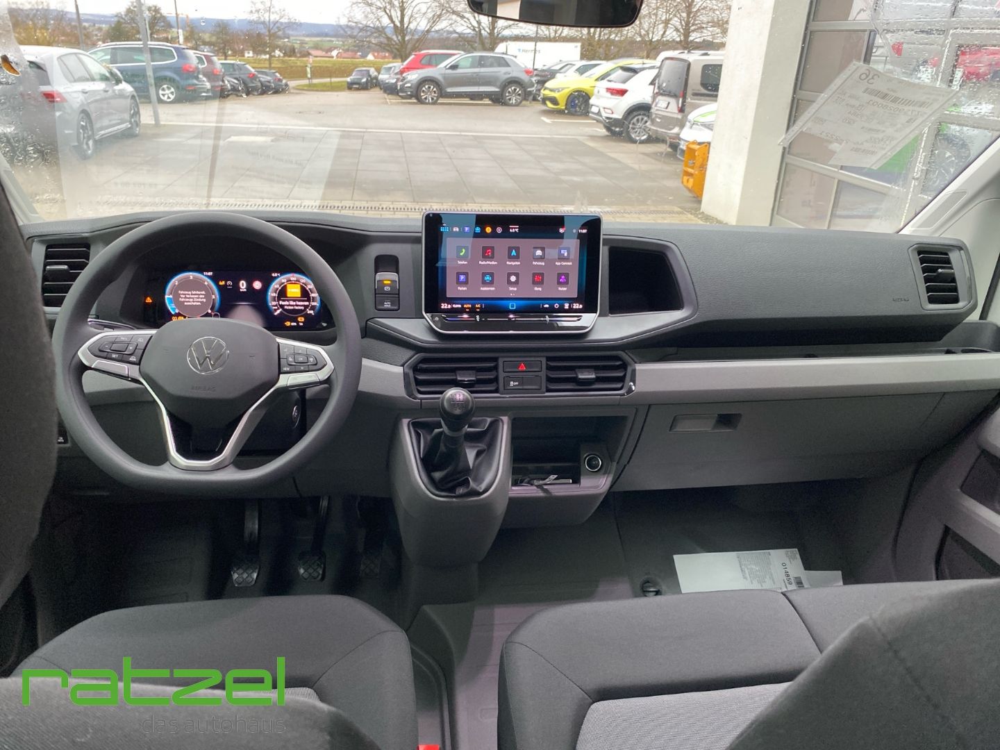 Fahrzeugabbildung Volkswagen Crafter 35 Pritsche DoKa Allwetter+AHK+Klima