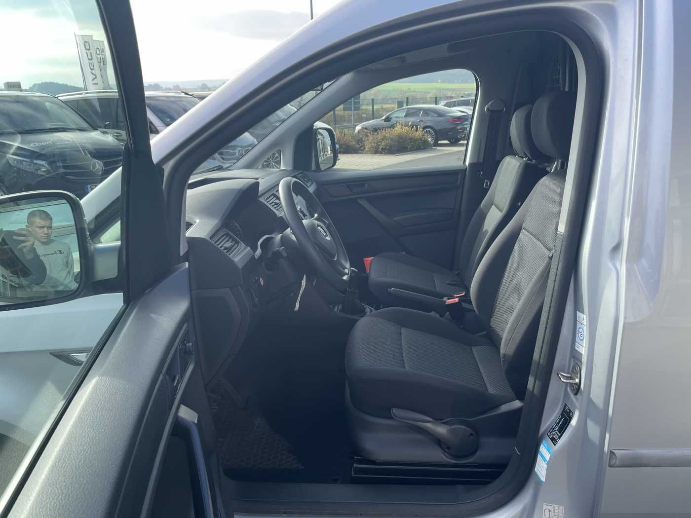 Fahrzeugabbildung Volkswagen Caddy 2.0 TDI Klima Navi SHZ Trennwand klappbar