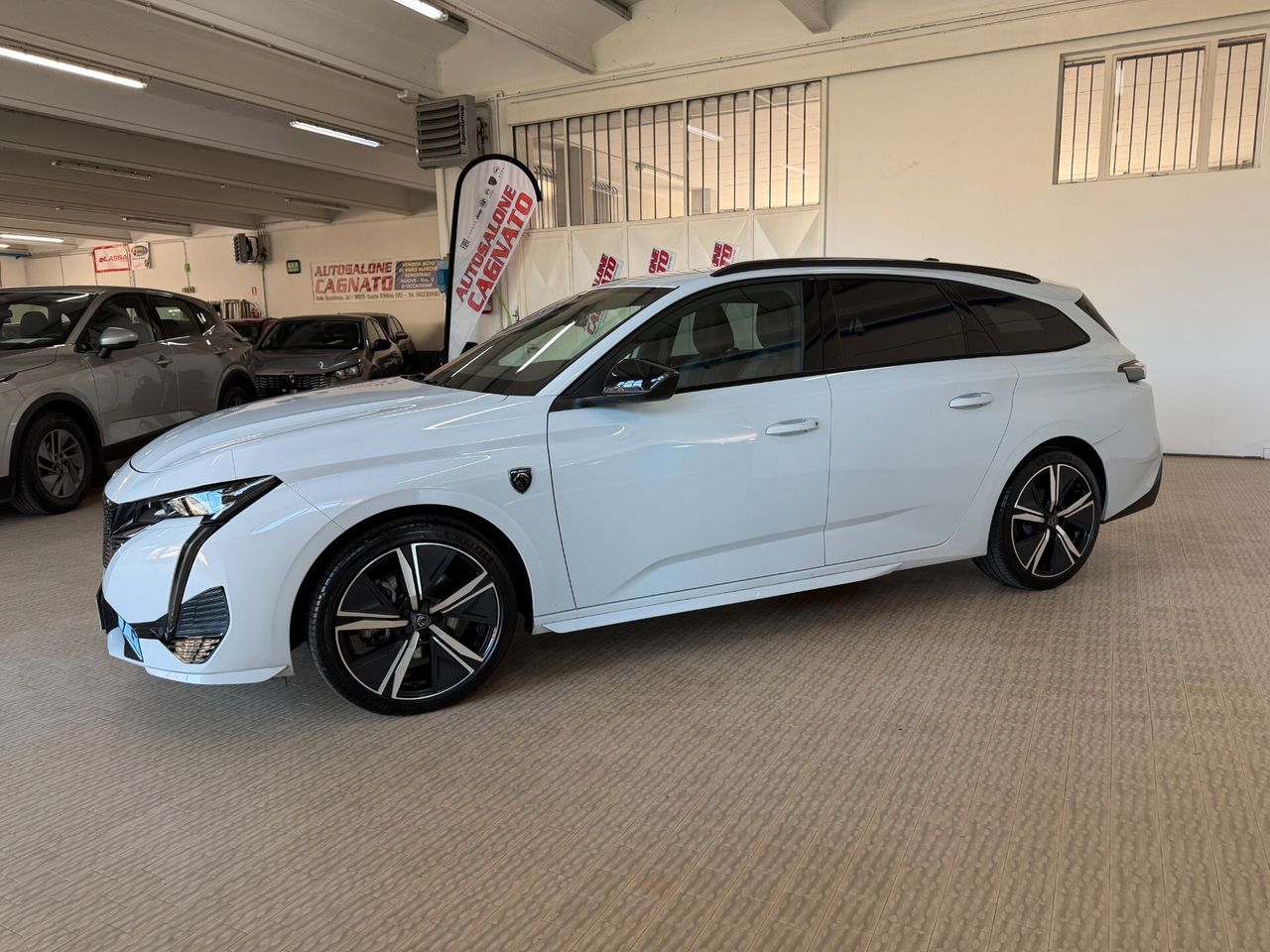 Peugeot 308 Hybrid 145 e-DCS6 SW GT 2025 BIANCO  imagem 3