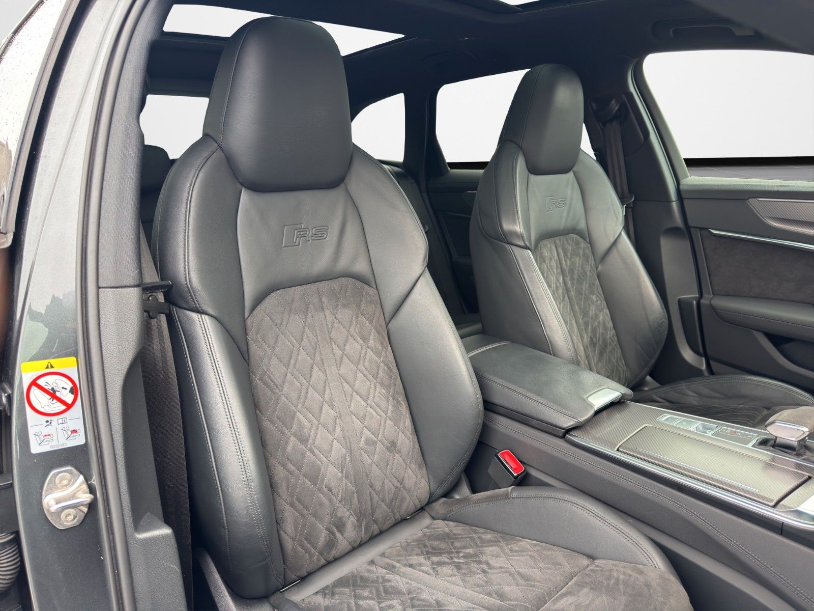 Fahrzeugabbildung Audi RS6 AVANT 4.0TFSI B&O MEMORY SSITZ LASER 22" HUD