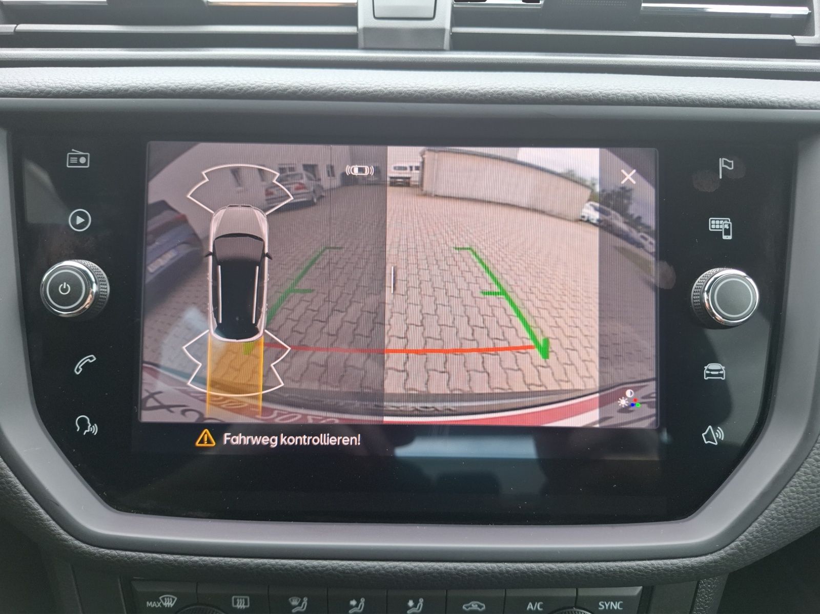 Fahrzeugabbildung SEAT Arona TSI FR-Line DSG LED Navi AID ACC RFK SH