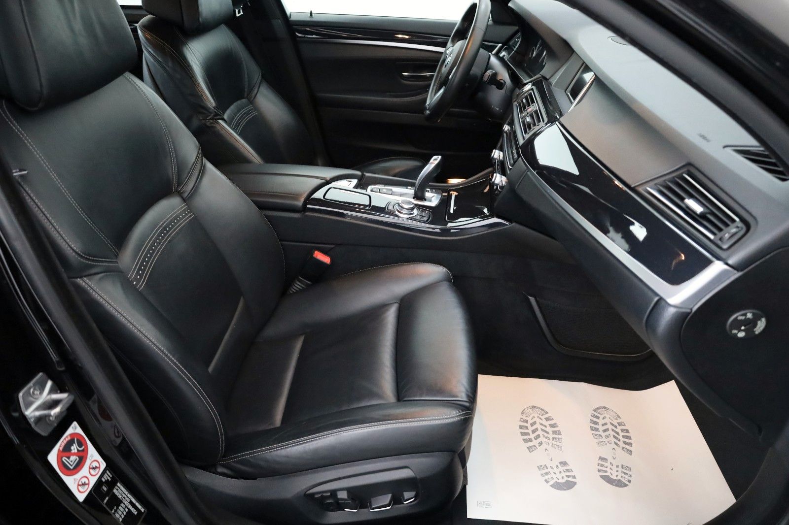 Fahrzeugabbildung BMW 530d Touring M Sport Leder,Navi,Xenon,ACC,SH,PDC