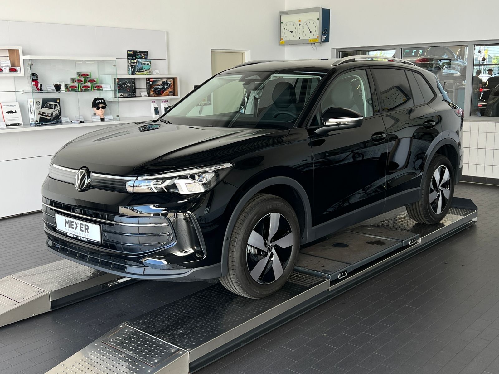 Fahrzeugabbildung Volkswagen Tiguan  ENERGY 2.0 TDI DSG *AHK, Navi, Travel As