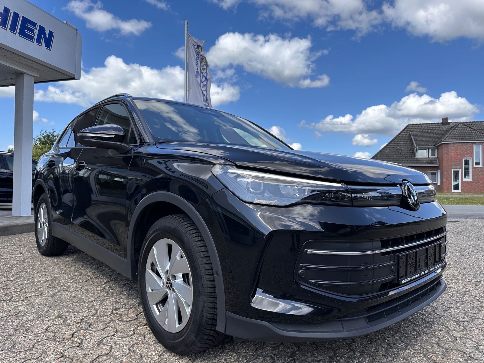 Fahrzeugabbildung Volkswagen Tiguan 1.5 eTSI Life DSG ACC/LED/RFK/SHZG