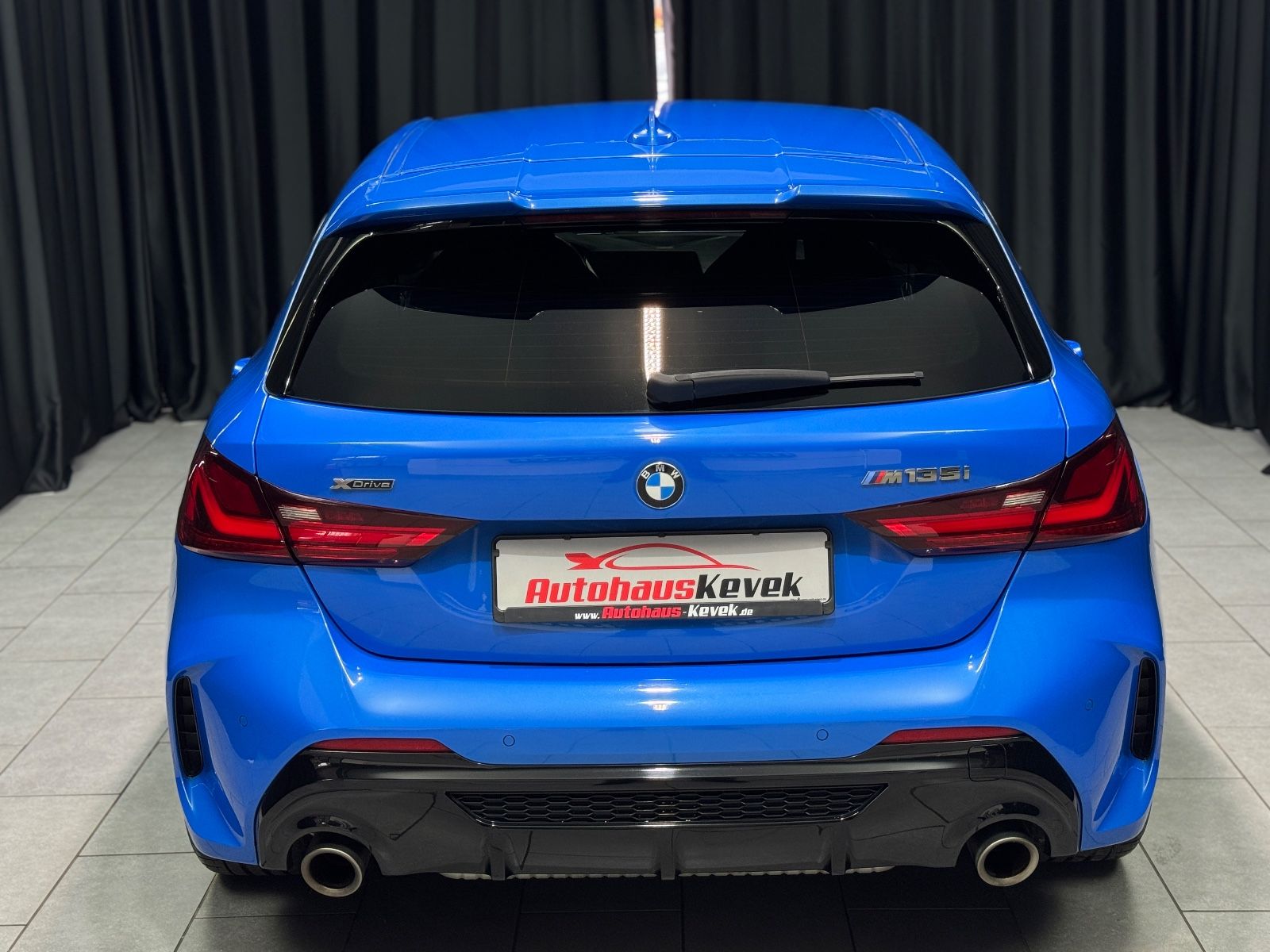 Fahrzeugabbildung BMW M135 i xDrive|H/K|NAVI|ACC|HEAD-UP|SPORTSITZE|
