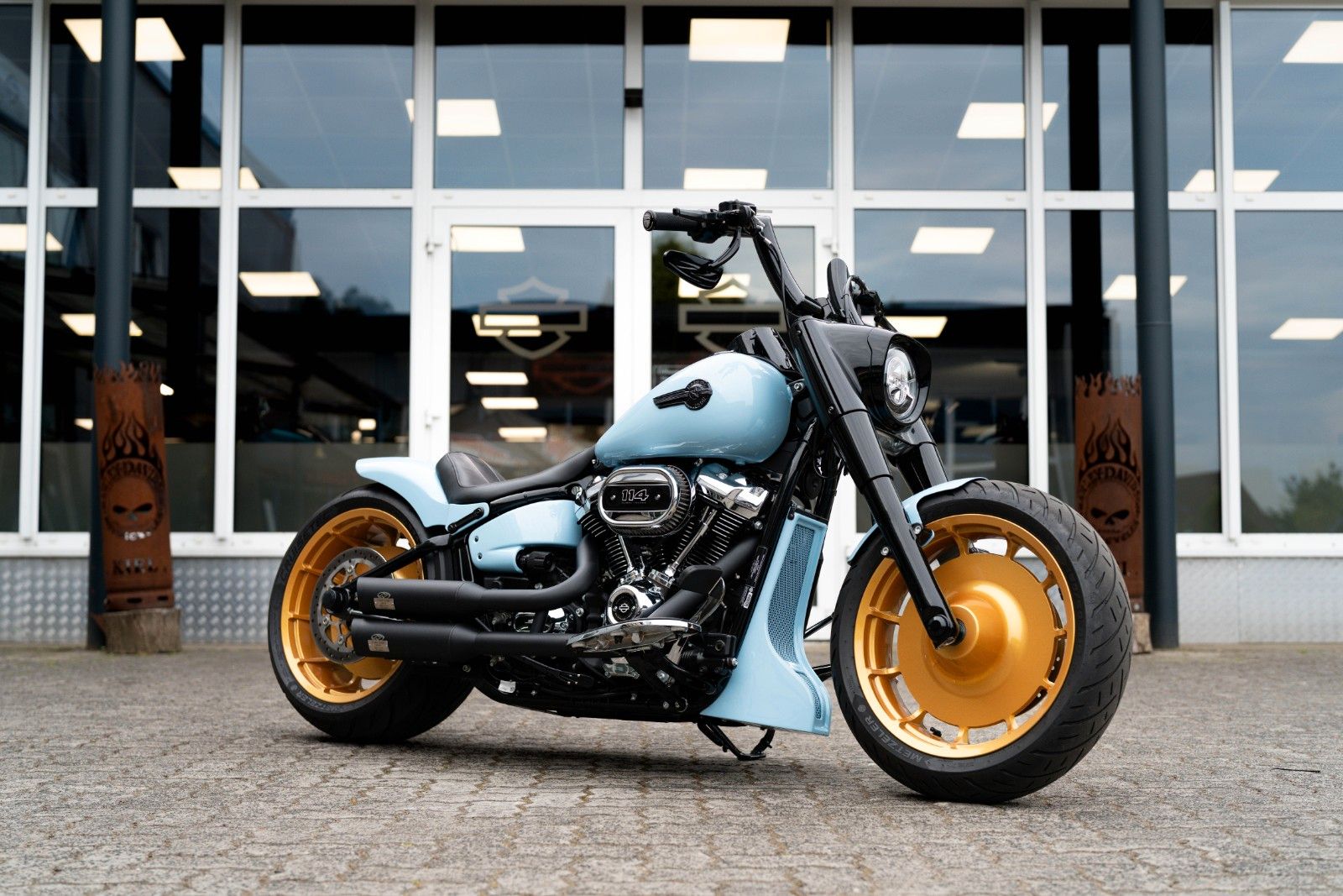 Fahrzeugabbildung Harley-Davidson Light Blue FAT BOY FLFBS 114 - Jekill & Hyde-
