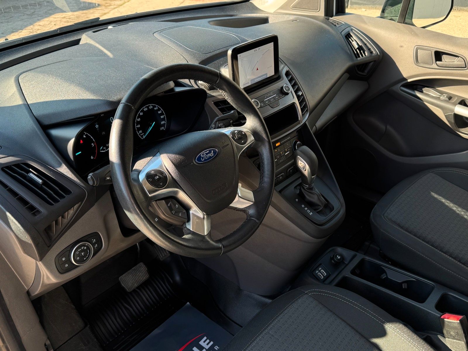 Fahrzeugabbildung Ford Transit Connect 230 L2 Autm. Trend 4d AHK