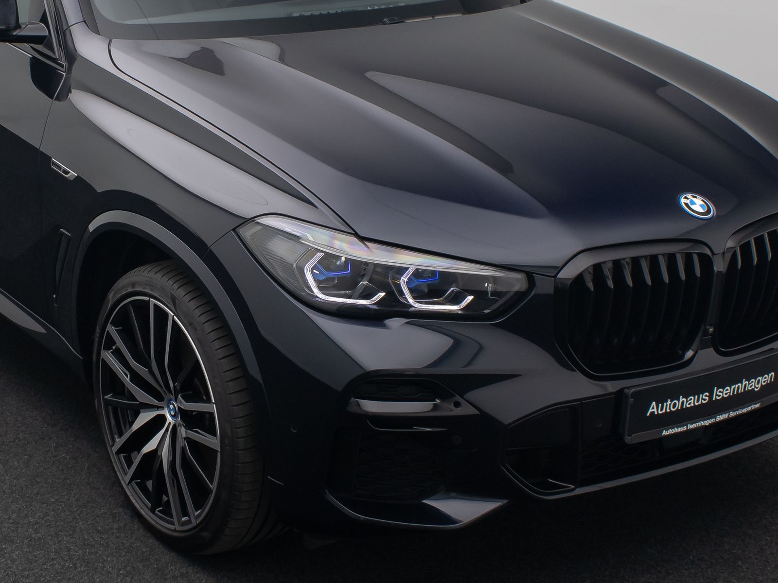 Fahrzeugabbildung BMW X5 xD45e M Sport HUD AHK DAB 360° Laser 22Zoll