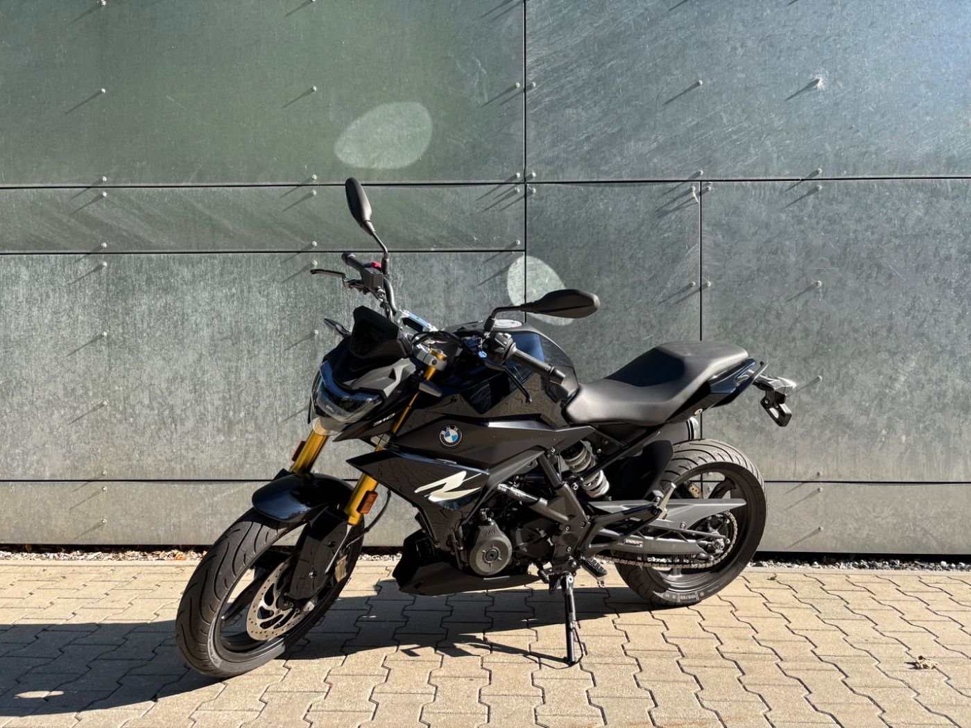 Fahrzeugabbildung BMW G 310 R