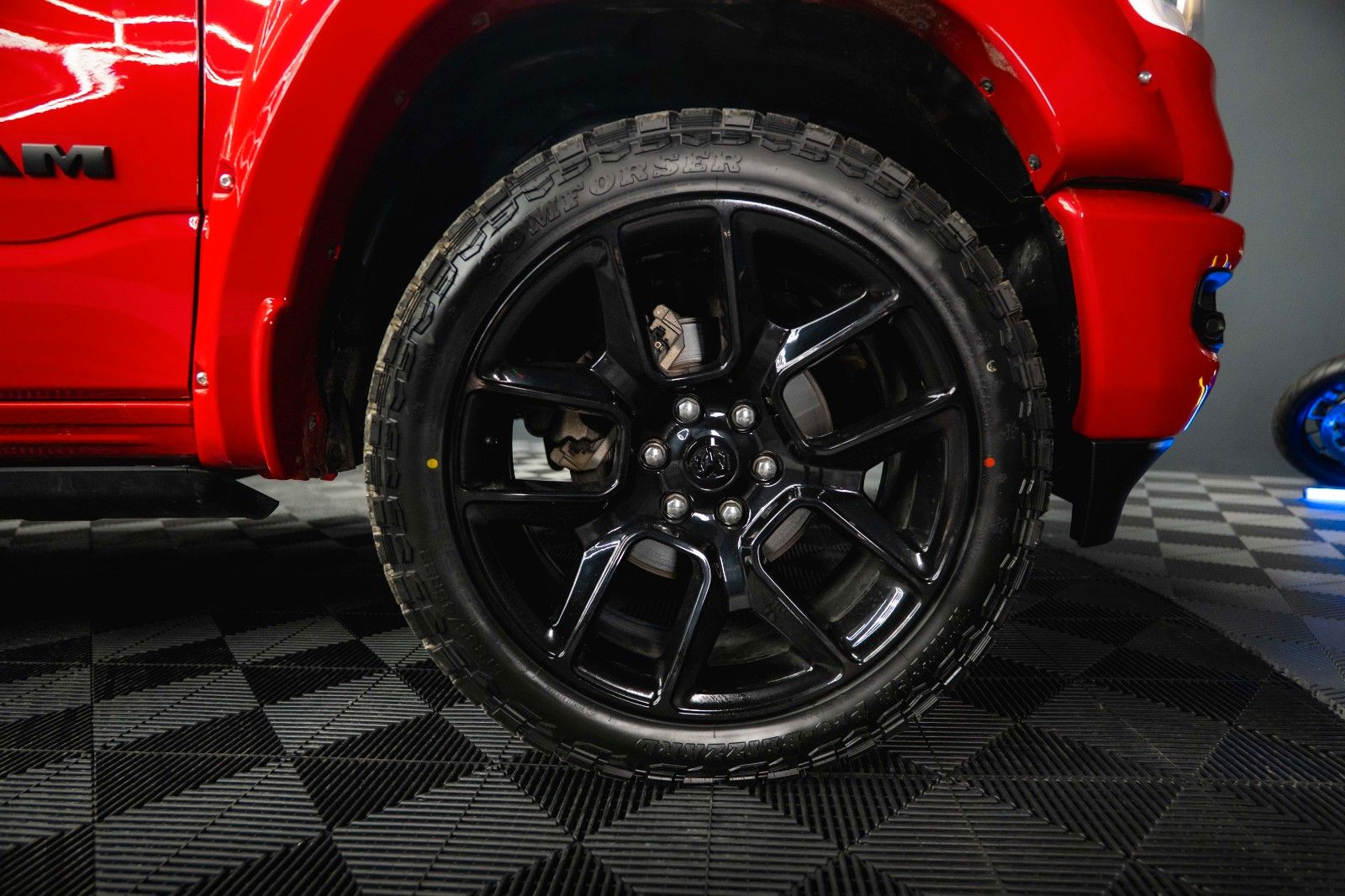 Fahrzeugabbildung Dodge RAM 5.7 V8 HEMI 4x4 NIGHT GT SPORT *Pano*22Zoll*