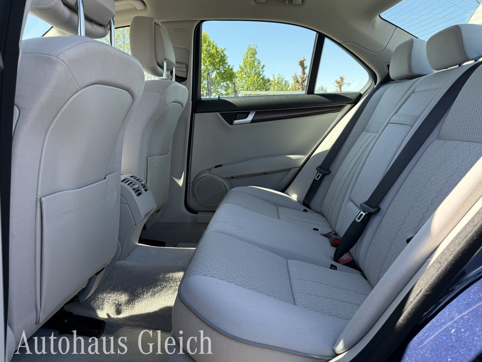 Fahrzeugabbildung Mercedes-Benz C 180 CGI Elegance BE Ausstattung BlueEfficiency