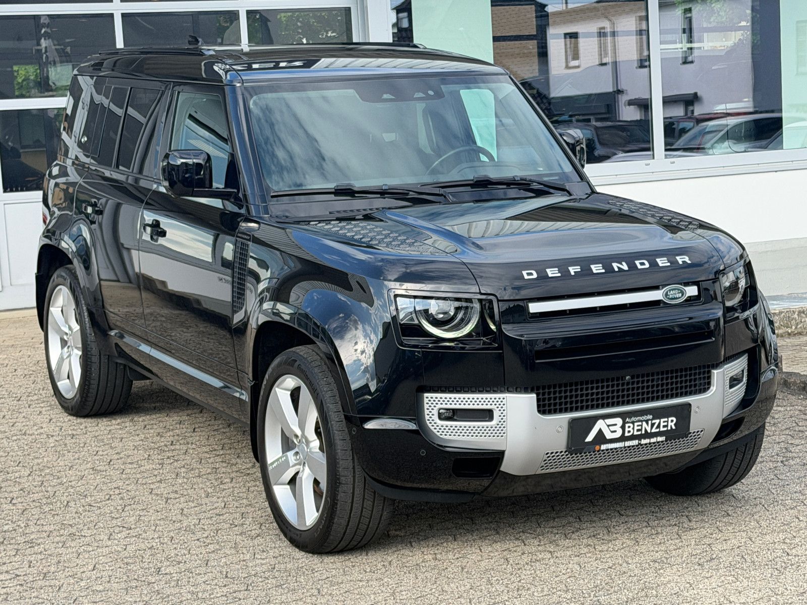 Fahrzeugabbildung Land Rover Defender 110 XS Edition/PANO/AHK/MERIDIAN/3D-KAM