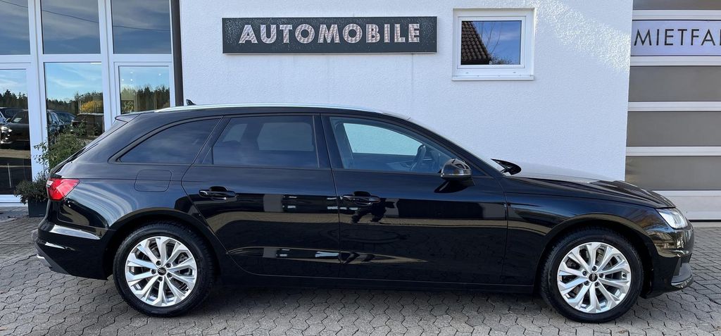 AUDI A4 2024