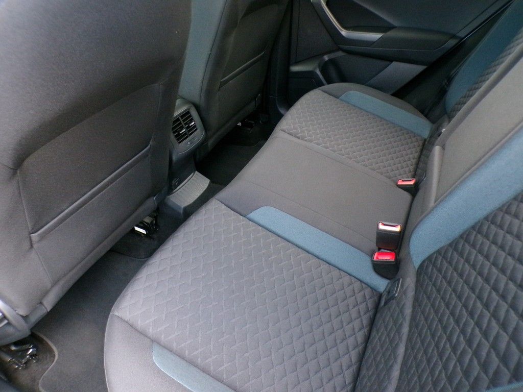 Fahrzeugabbildung Volkswagen T-Roc  1.5 TSI IQ Drive DSG *Navi*Standheizung*B
