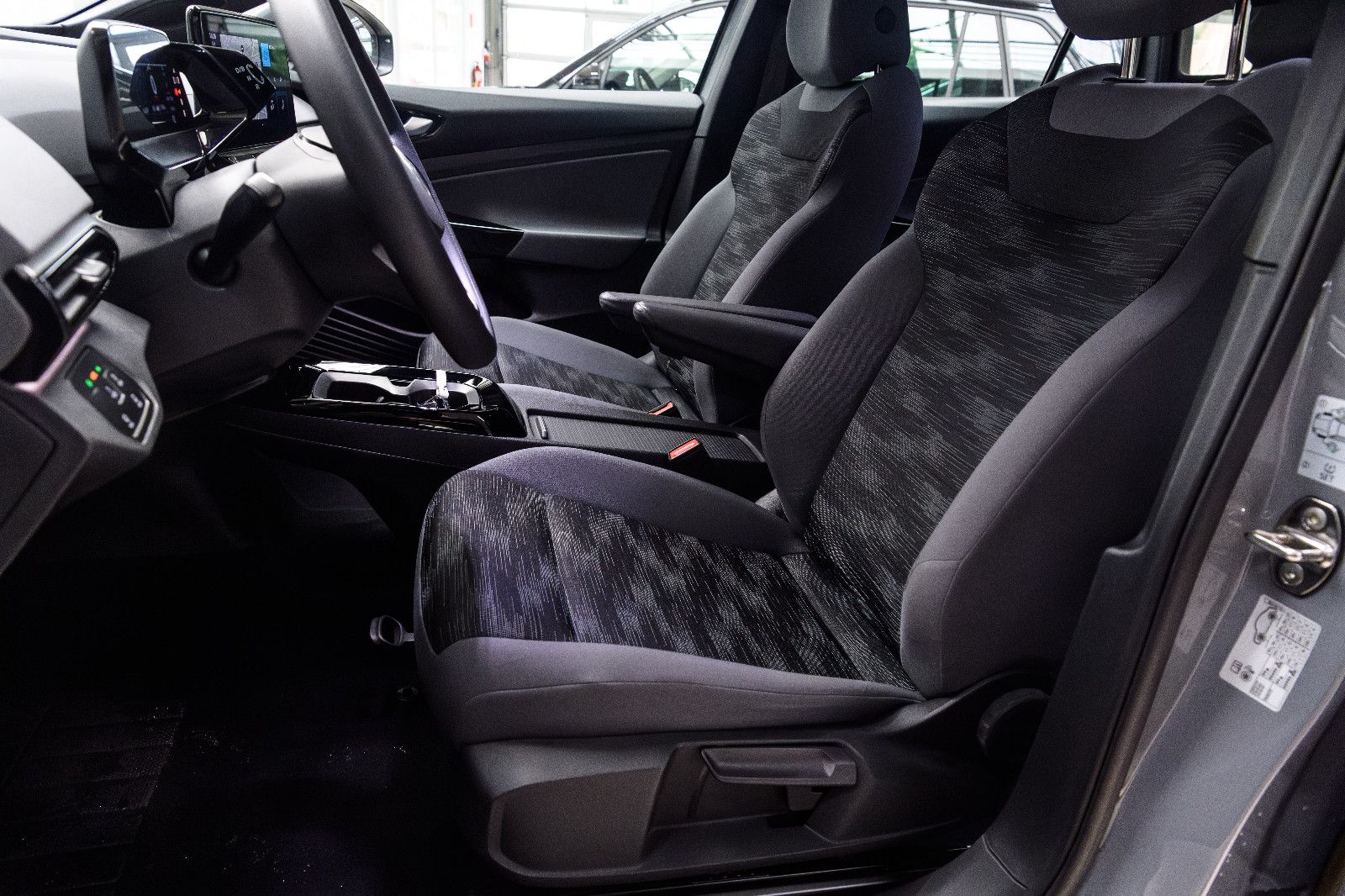 Fahrzeugabbildung Volkswagen ID.4 Pure Performance LED+NAVI+APP+GJ-REIFEN